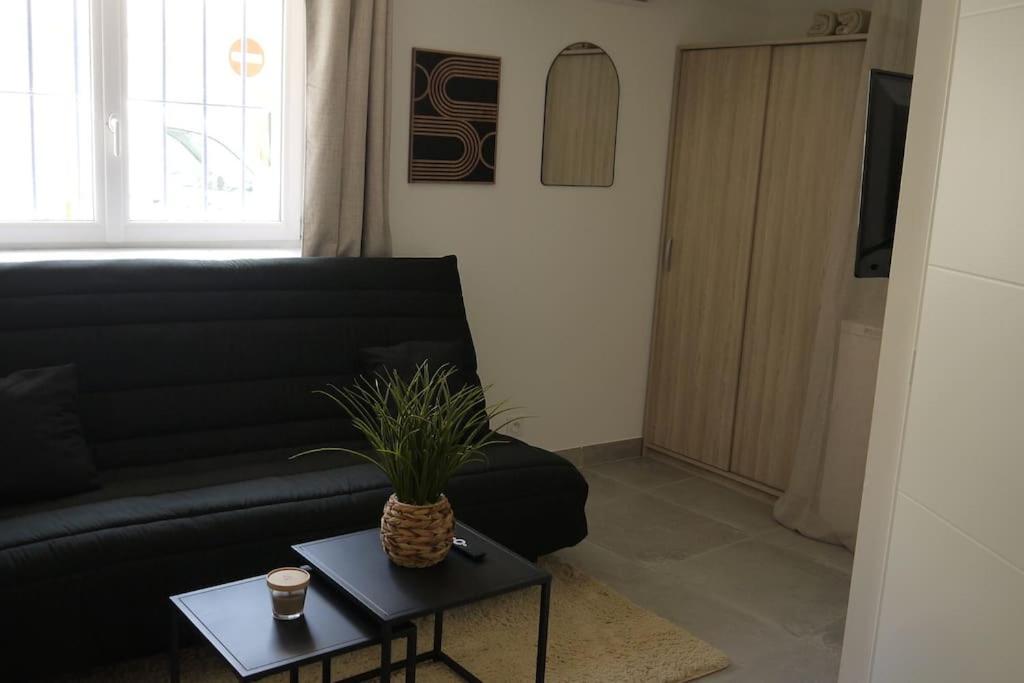 Petit Cocon Douillet Climatise Pour 2 Pers Apartment La Crau Exterior photo