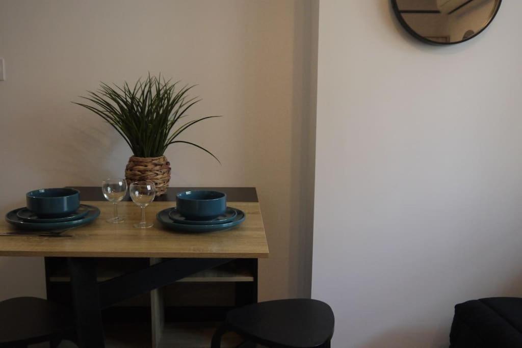 Petit Cocon Douillet Climatise Pour 2 Pers Apartment La Crau Exterior photo